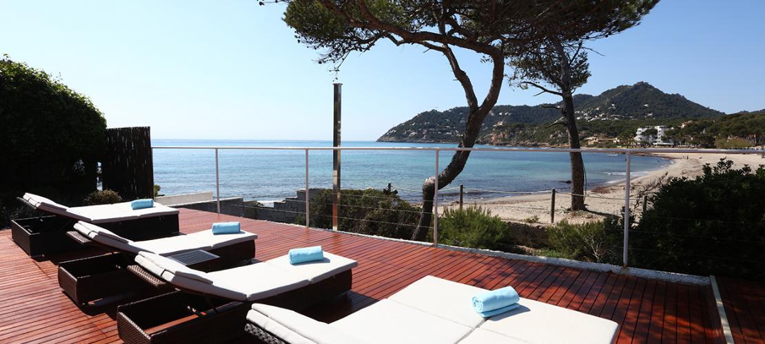 cap vermell beach